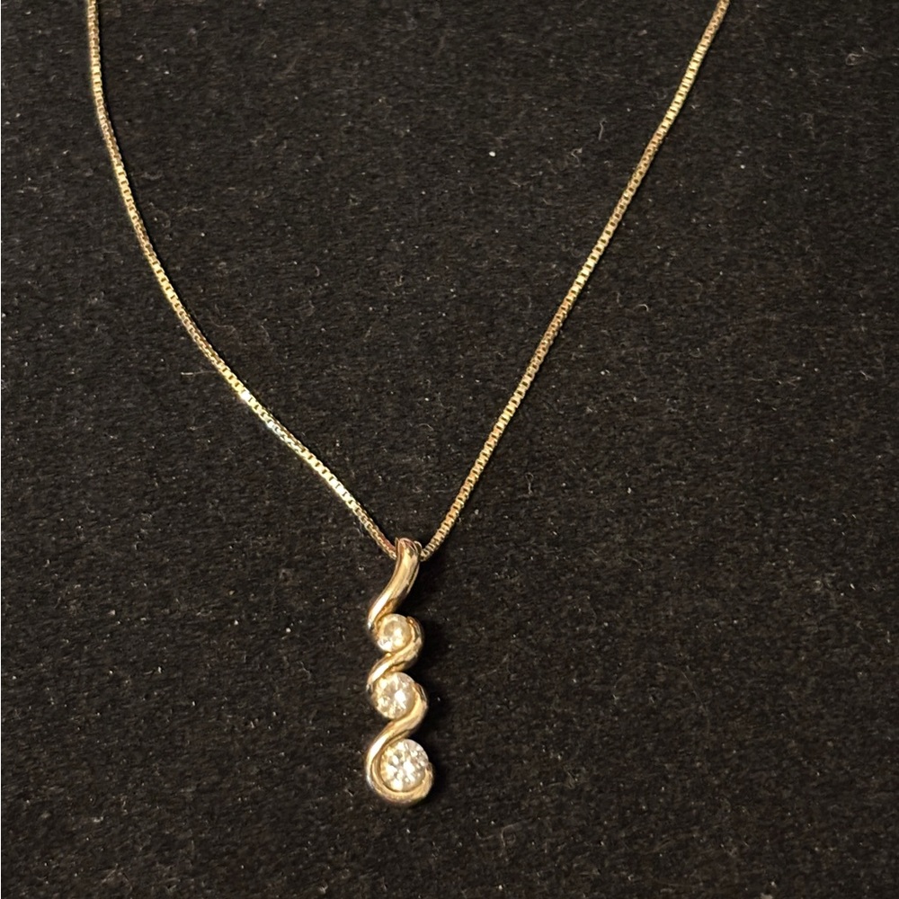 14k Yellow Gold CZ 3 Stone Pendant W/14k Gold Chain 18”